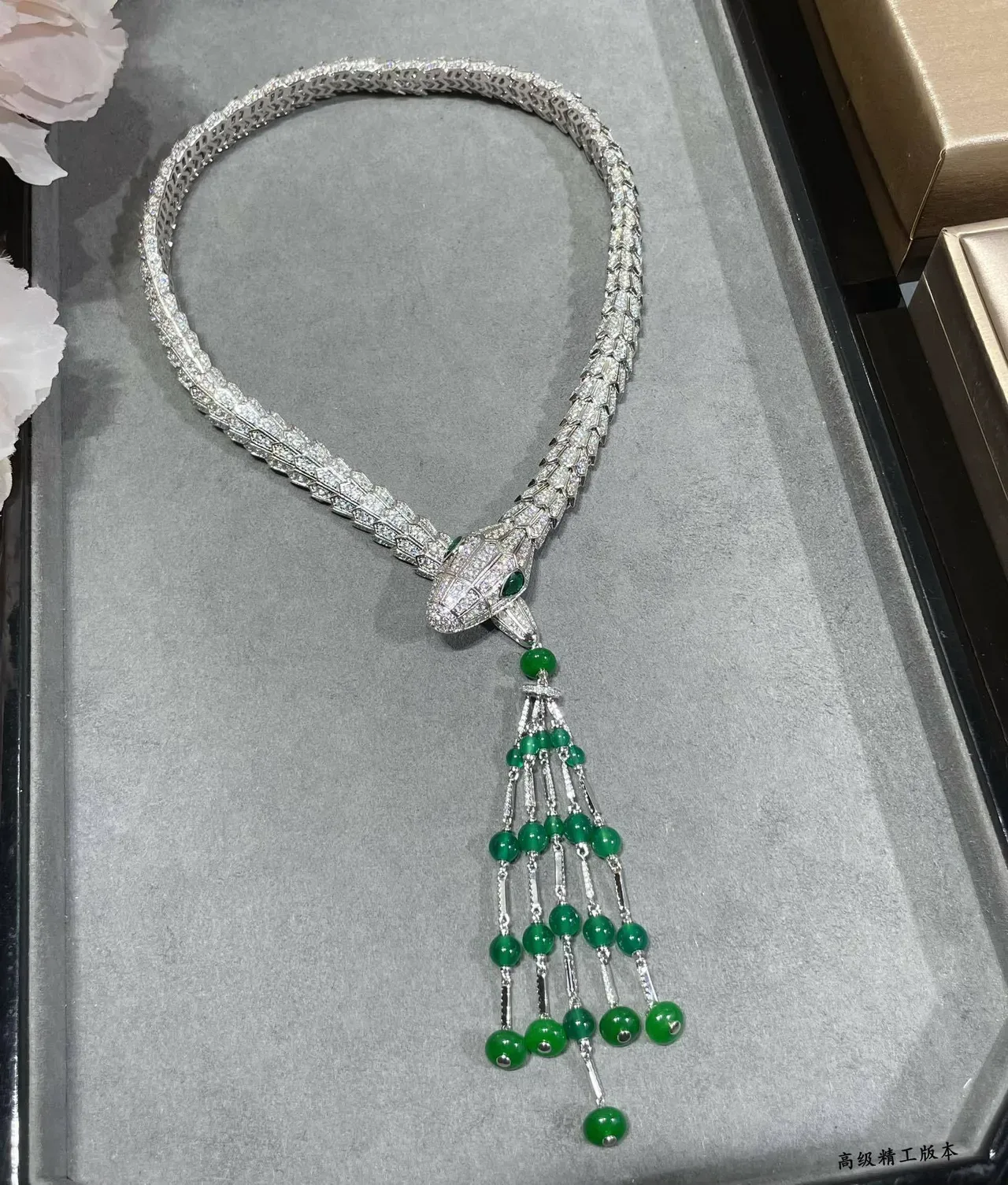Bvlgari Serpenti Haute Joaillerie Diamants et Émeraudes Collier Tassel 7