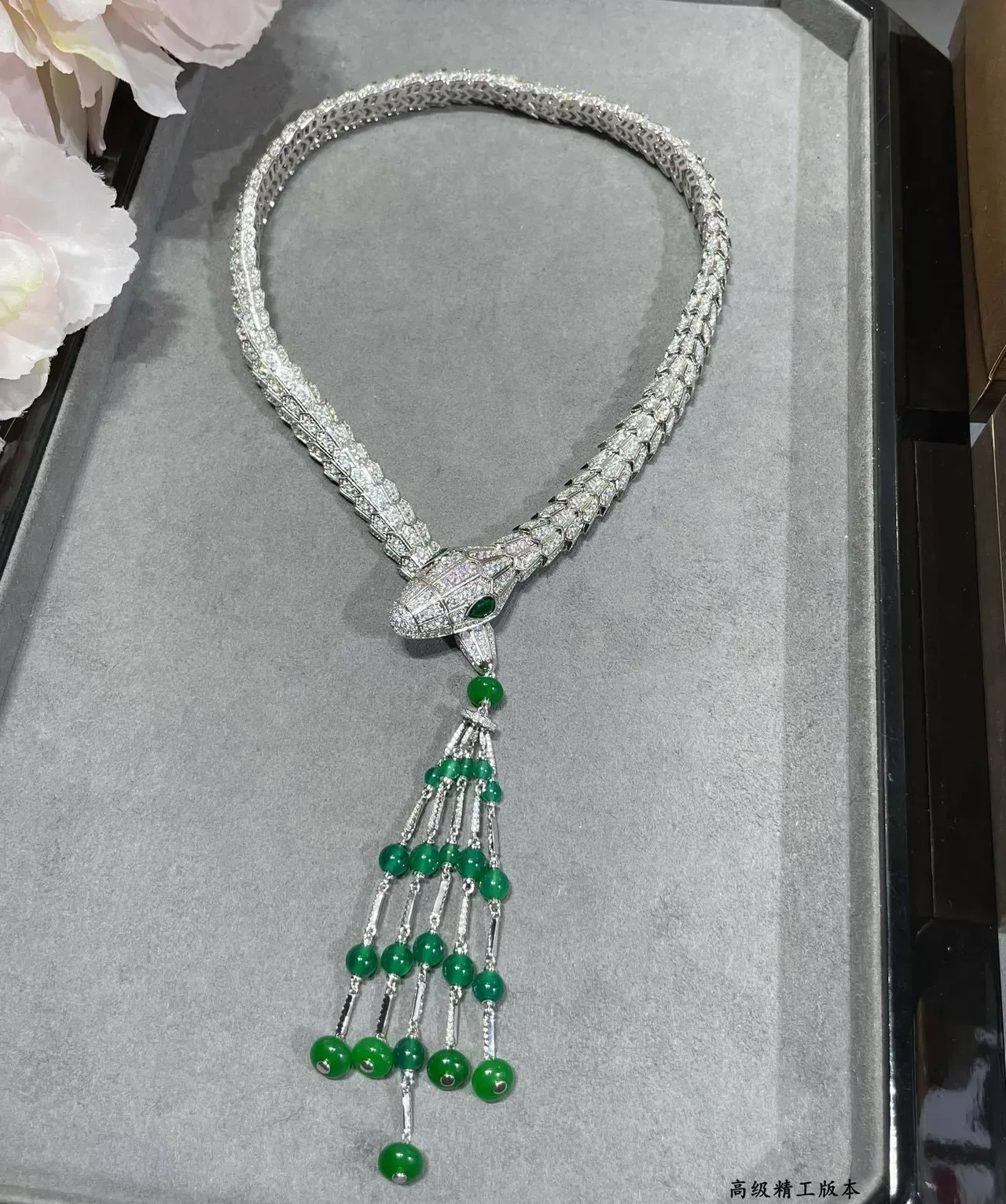 Bvlgari Serpenti Haute Joaillerie Diamants et Émeraudes Collier Tassel 8