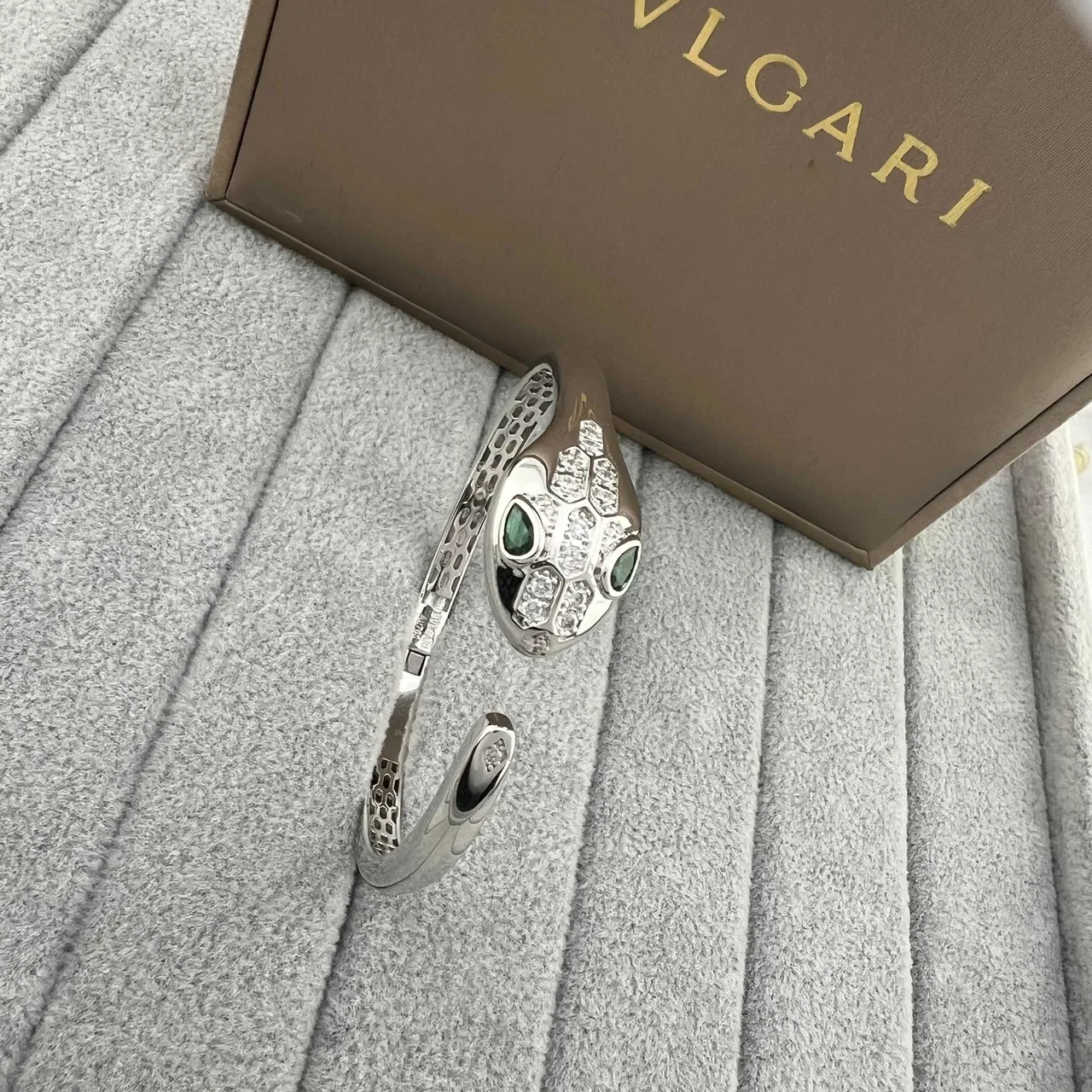 Bvlgari Serpenti Braceletes Cabeça de Serpente Pavé Diamantes e Gemas 4