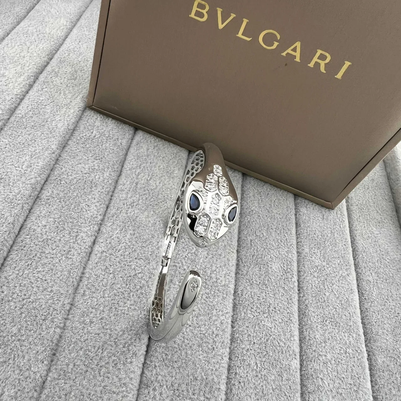 Bvlgari Serpenti Braceletes Cabeça de Serpente Pavé Diamantes e Gemas 5