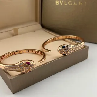 Bvlgari Serpenti स्नेक हेड पवे़ डायमंड रोज़ गोल्ड ब्रेसलेट