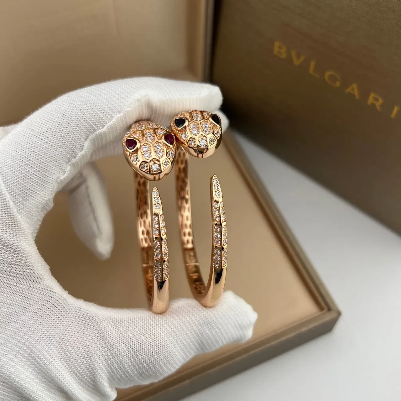 Bvlgari Serpenti स्नेक हेड पवे़ डायमंड रोज़ गोल्ड ब्रेसलेट 3