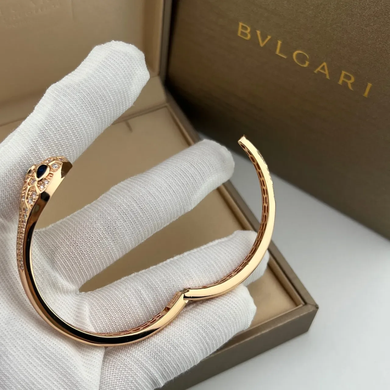 Bvlgari Serpenti स्नेक हेड पवे़ डायमंड रोज़ गोल्ड ब्रेसलेट 4