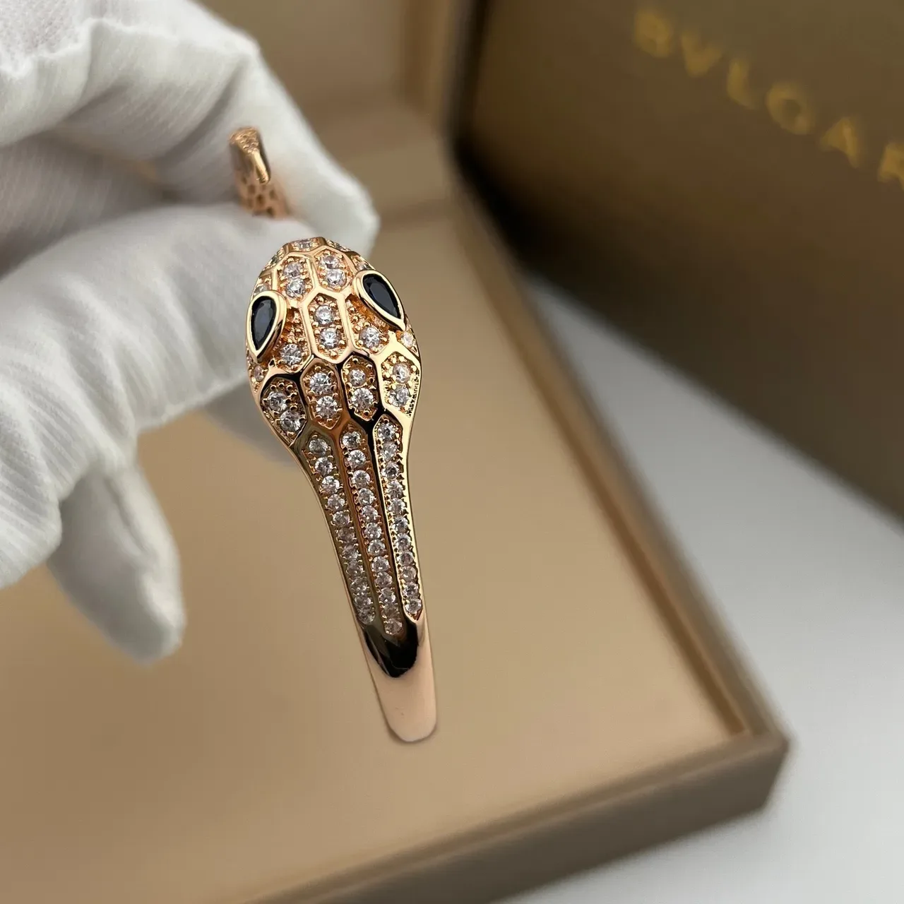 Bvlgari Serpenti स्नेक हेड पवे़ डायमंड रोज़ गोल्ड ब्रेसलेट 5