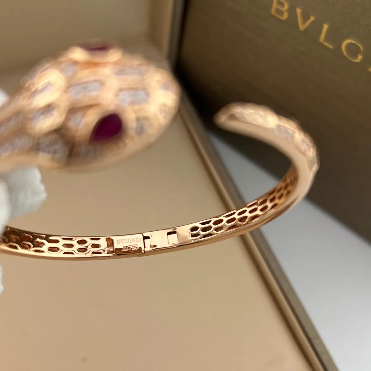 Bvlgari Serpenti स्नेक हेड पवे़ डायमंड रोज़ गोल्ड ब्रेसलेट 6