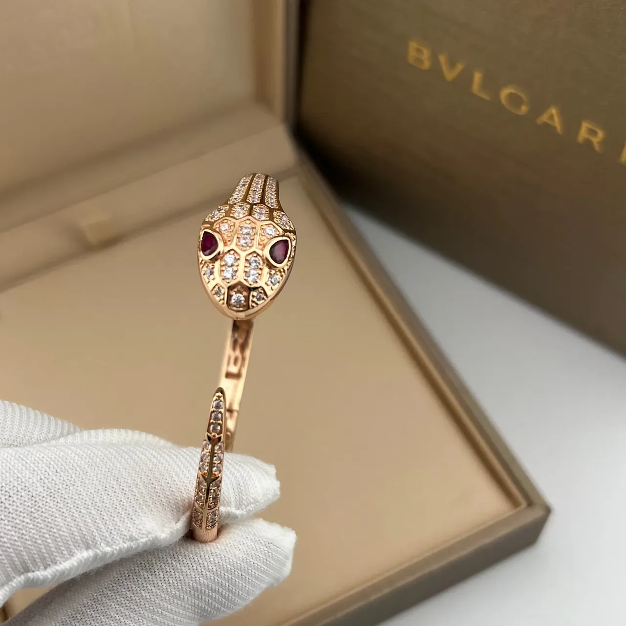 Bvlgari Serpenti स्नेक हेड पवे़ डायमंड रोज़ गोल्ड ब्रेसलेट 7