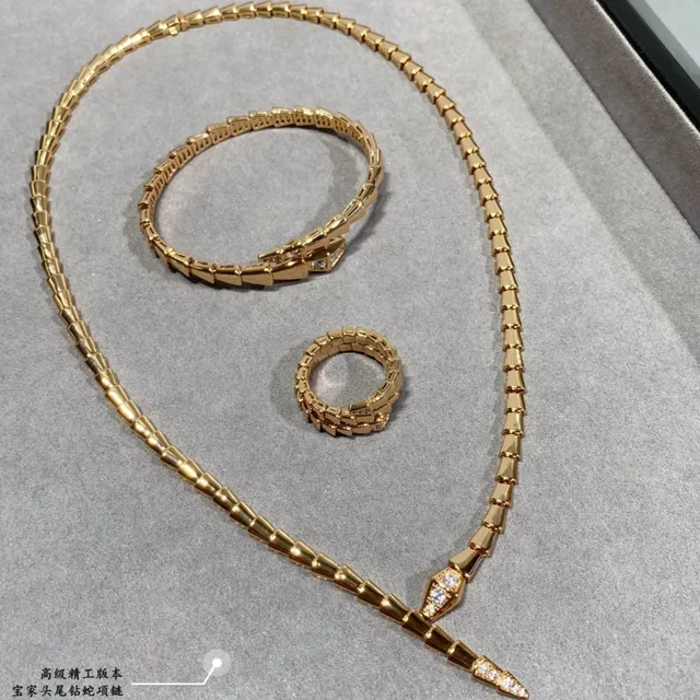 Bvlgari Serpenti Viper Gold and Diamond Necklace 4