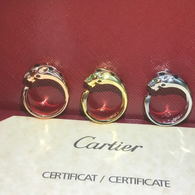 Cartier Anel de banda aberta com motivo de cabeça de pantera negra em ouro 3