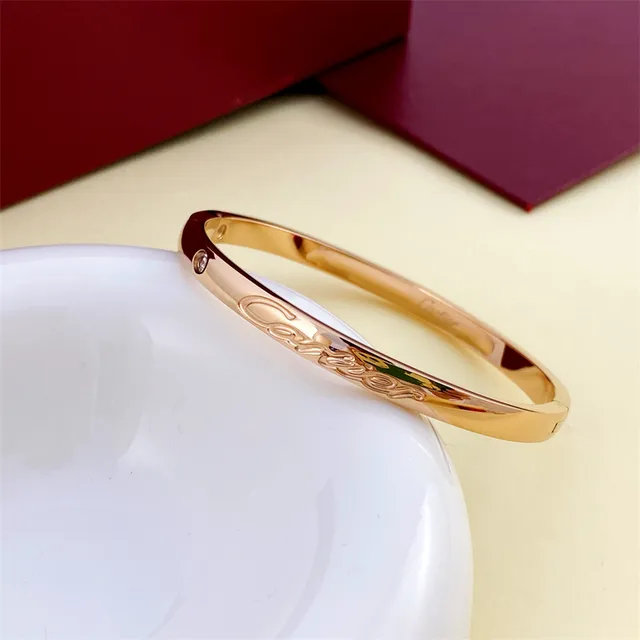 Cartier Juste un Clou 刻字 Logo 手镯 3