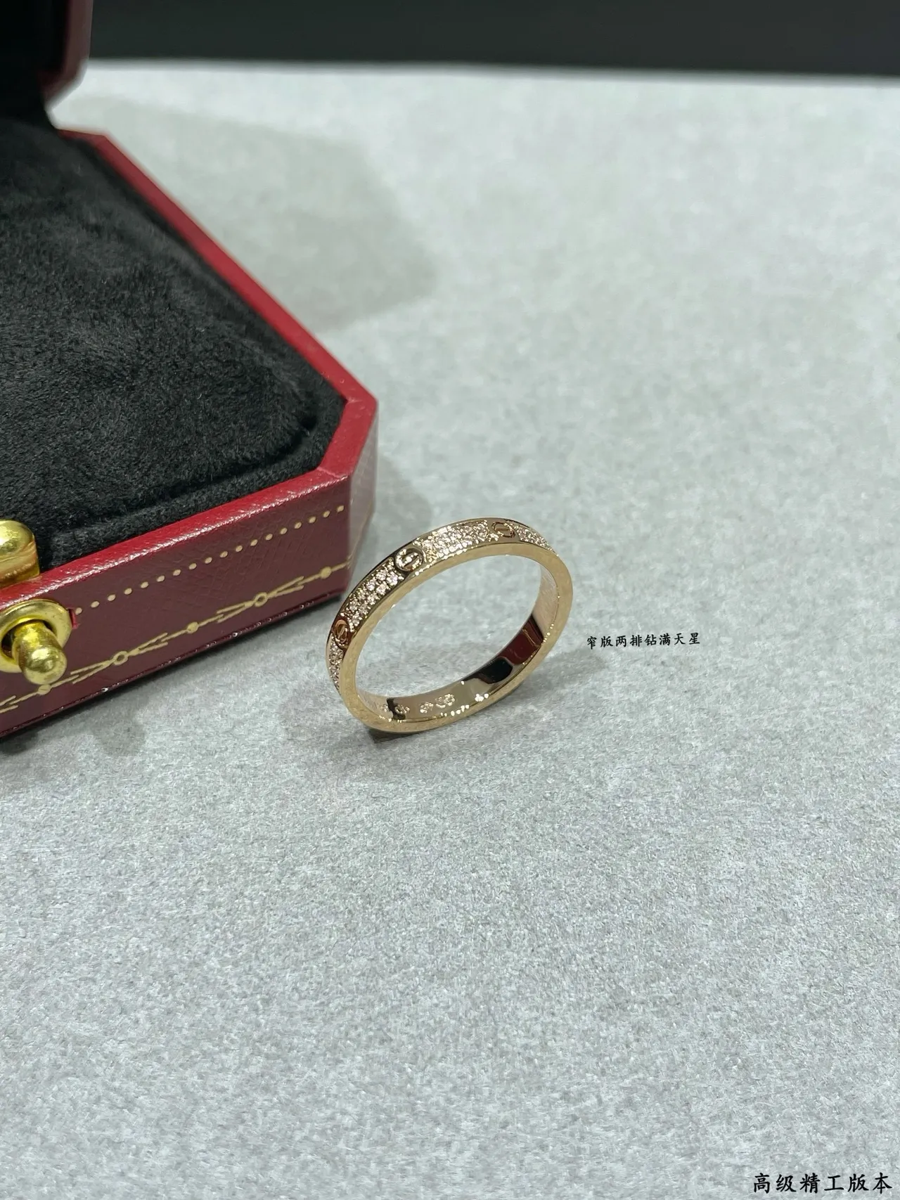 Cartier Juste un Clou Anillo de oro blanco con banda pavimentada con motivo de tornillo 4