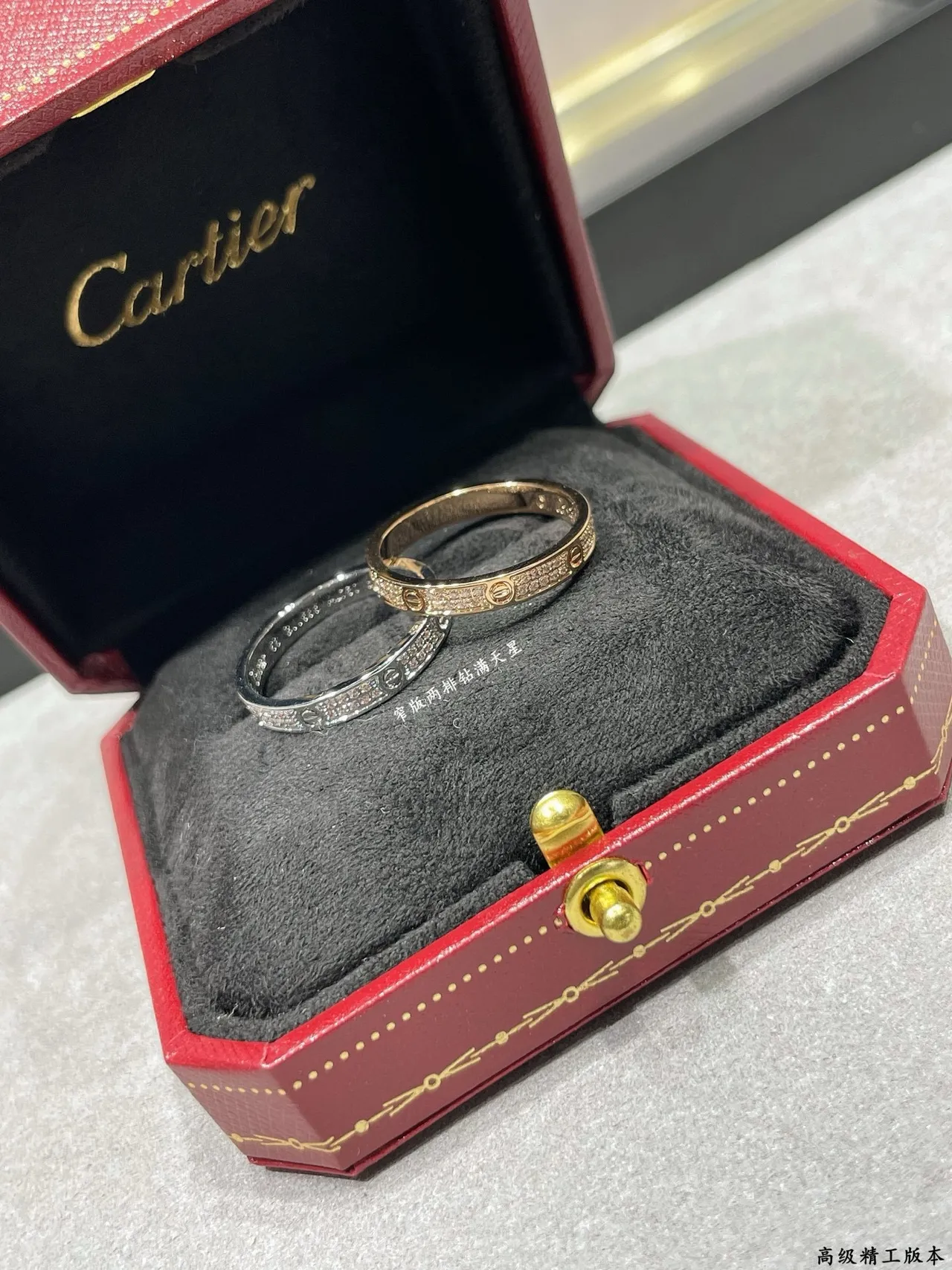 Cartier Juste un Clou Anillo de oro blanco con banda pavimentada con motivo de tornillo 9