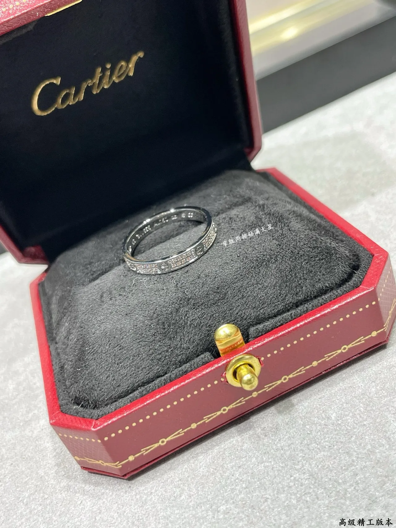 Cartier Juste un Clou Anillo de oro blanco con banda pavimentada con motivo de tornillo 5