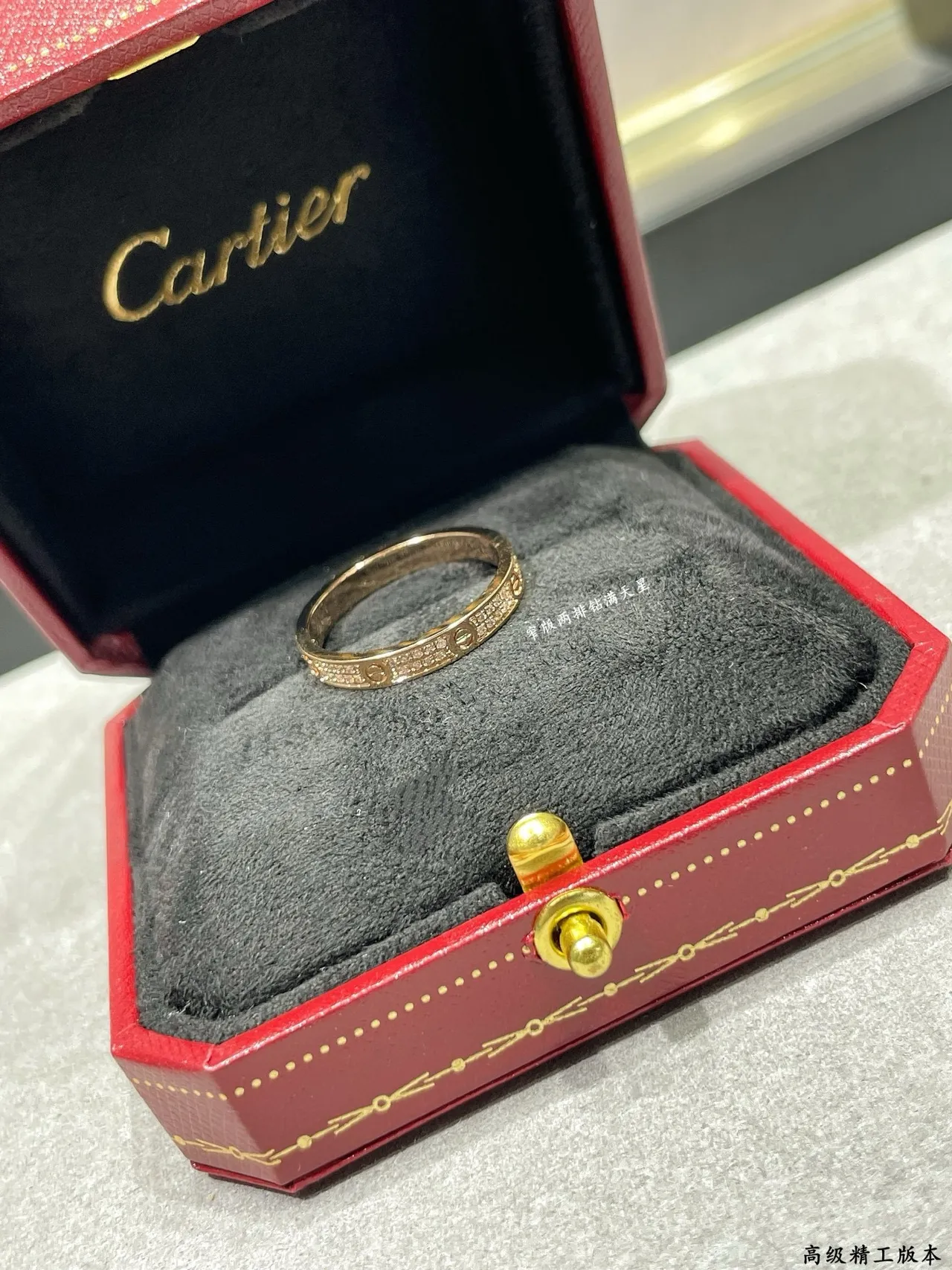 Cartier Juste un Clou Anillo de oro blanco con banda pavimentada con motivo de tornillo 6