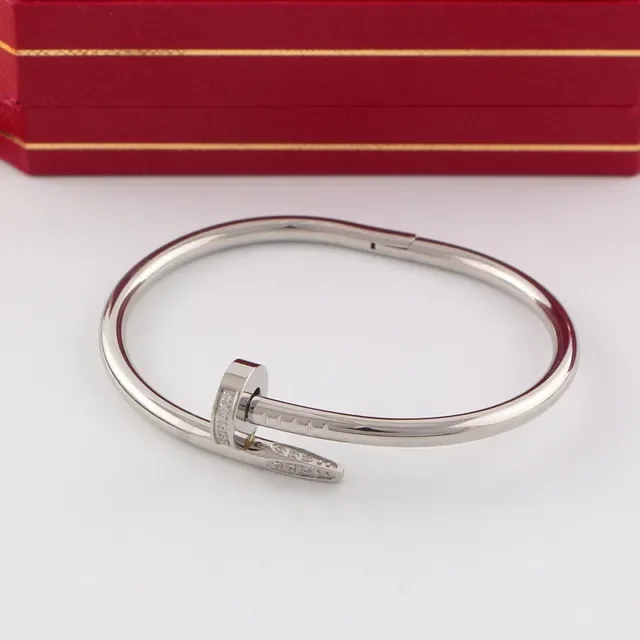 Cartier Juste un Clou نقش المسامير Pavé Crystal سوارة Hinged Bangle 6