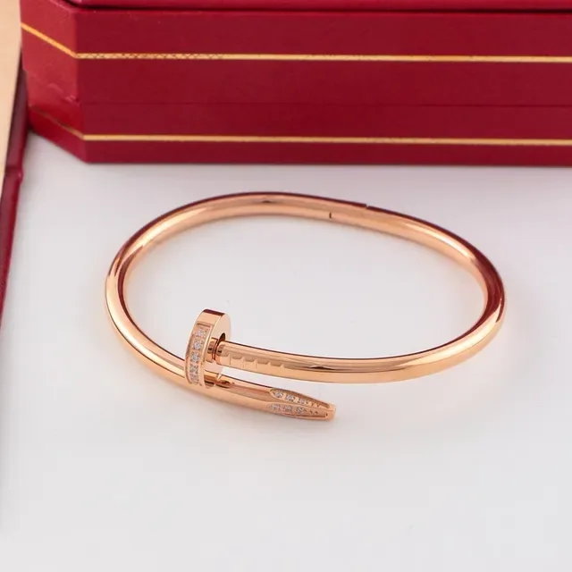 Cartier Juste un Clou نقش المسامير Pavé Crystal سوارة Hinged Bangle 8