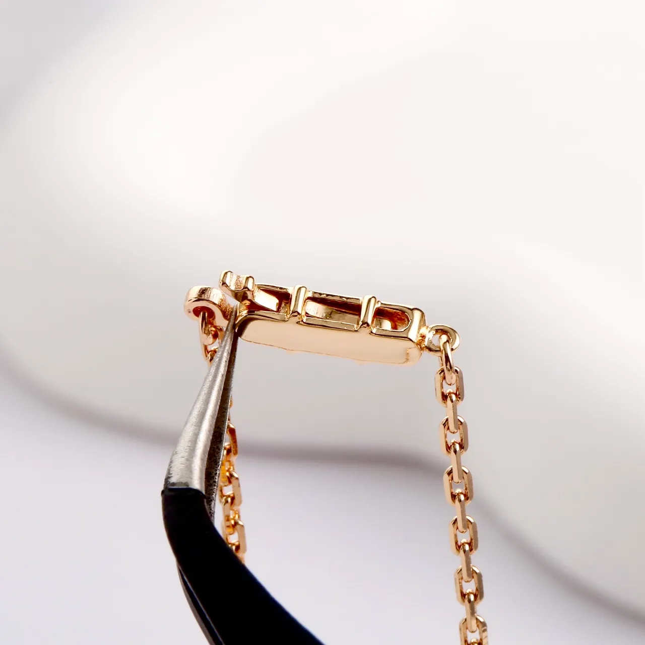 Cartier Love বৃত্তাকার খোলা হুপ স্ক্রু-মোটিফ গোলাপি সোনা হার 2
