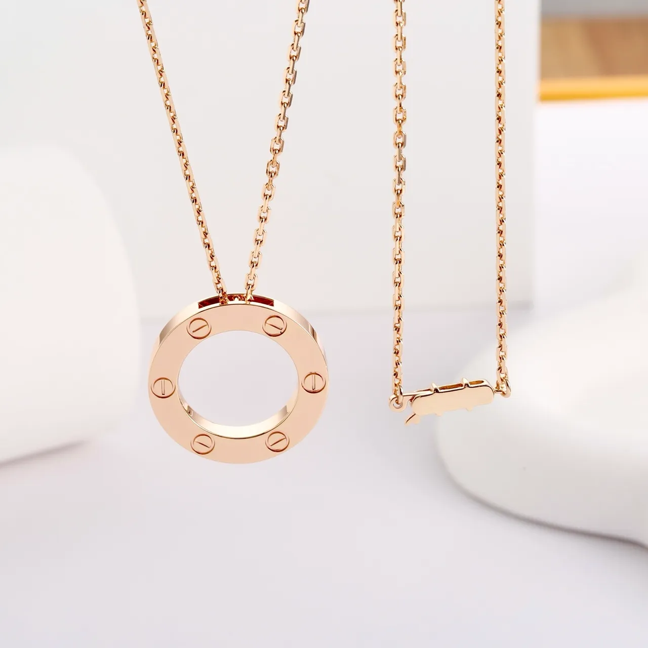 Cartier Love বৃত্তাকার খোলা হুপ স্ক্রু-মোটিফ গোলাপি সোনা হার 8