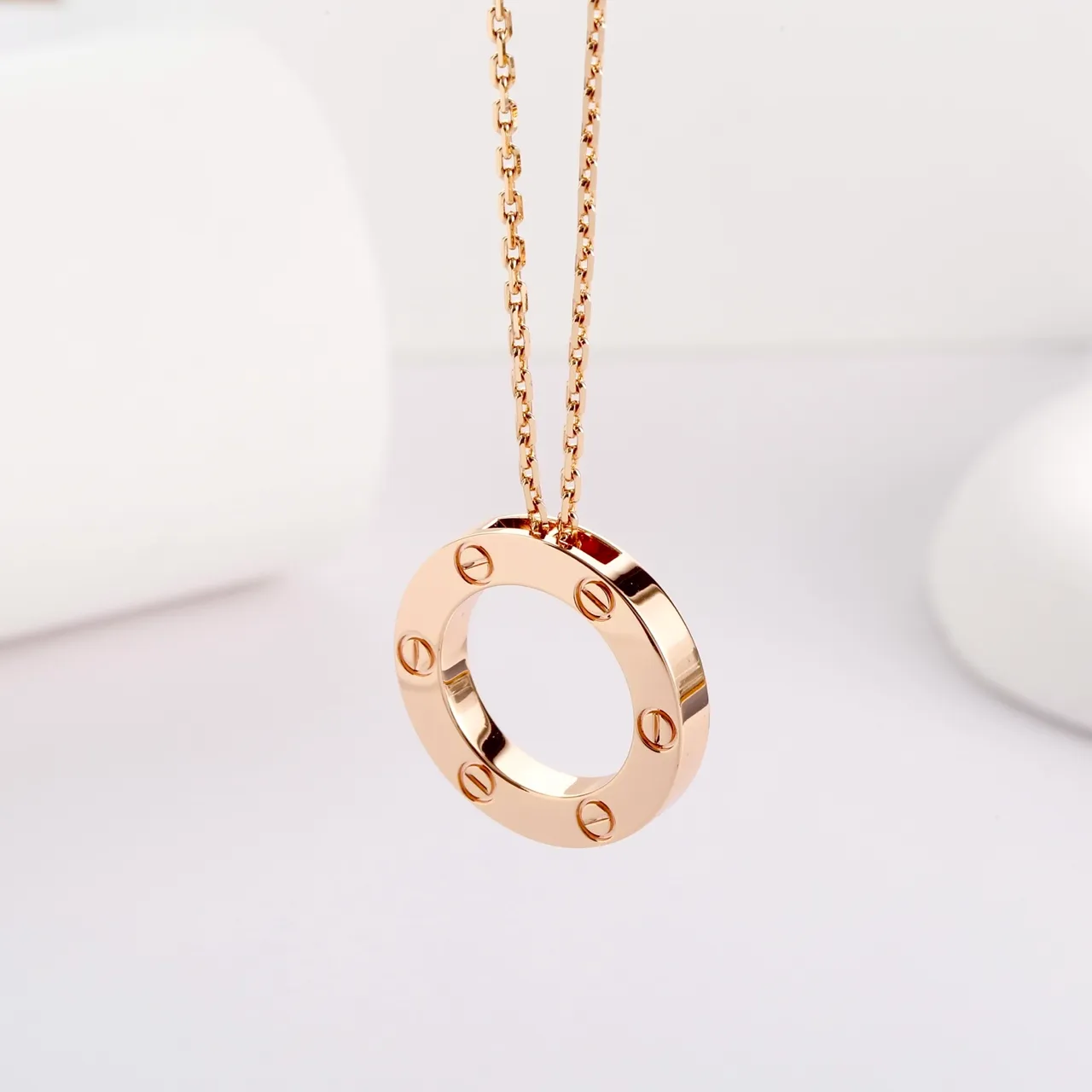Cartier Love বৃত্তাকার খোলা হুপ স্ক্রু-মোটিফ গোলাপি সোনা হার 9