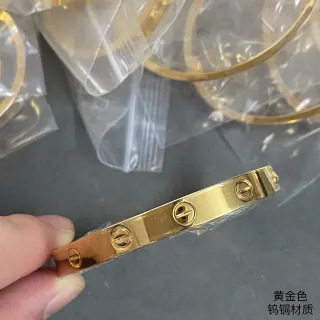 Cartier Love সোনার পালিশযুক্ত স্ক্রু অ্যাকসেন্টেড ব্রেসলেট