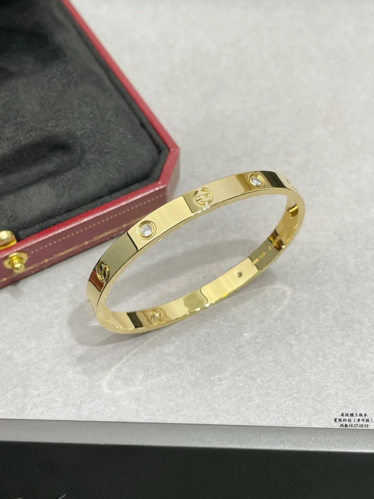 Bracelet Cartier Love Large à Quatre Diamants Motif Vis 3