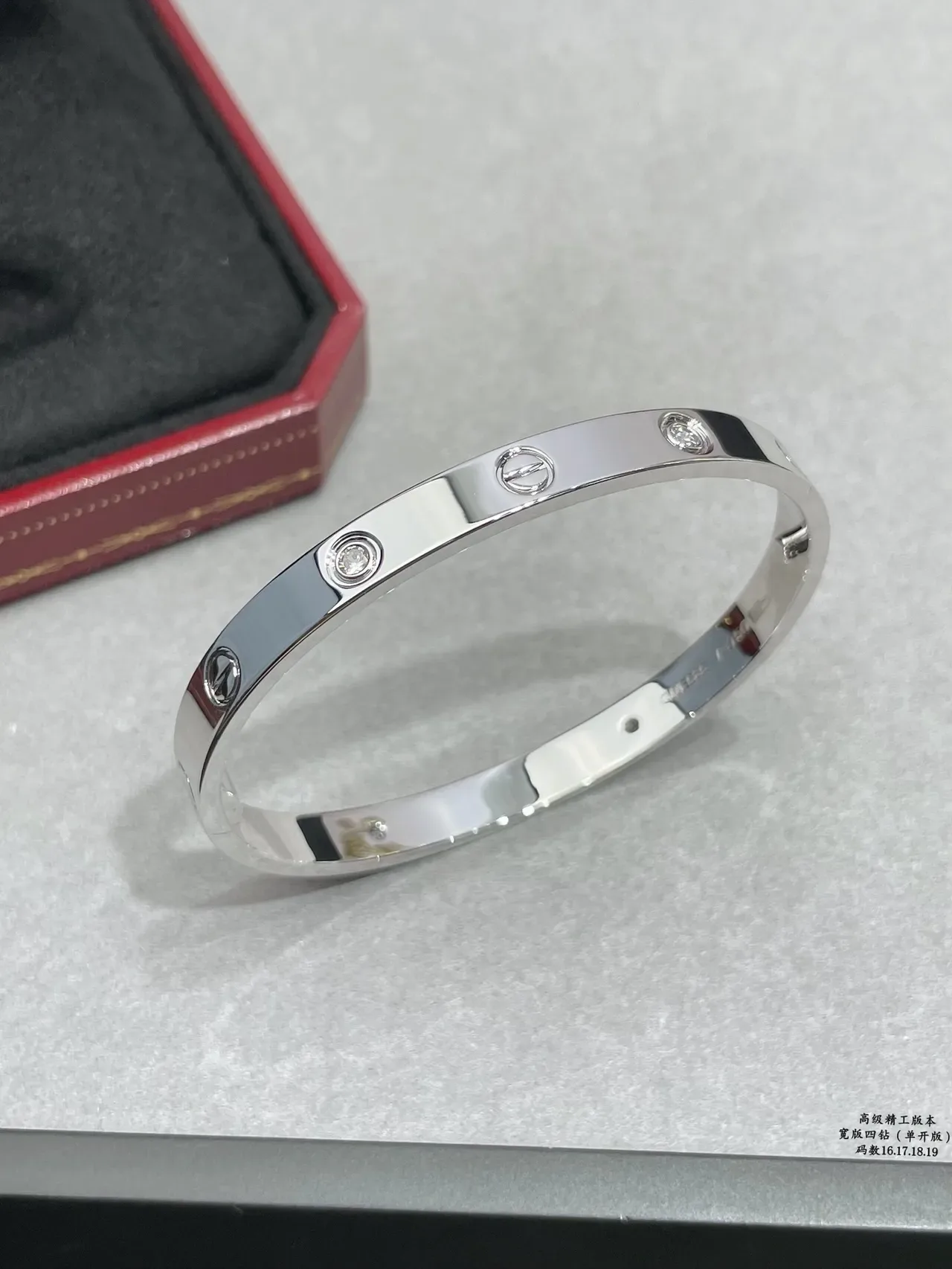 Bracelet Cartier Love Large à Quatre Diamants Motif Vis 4