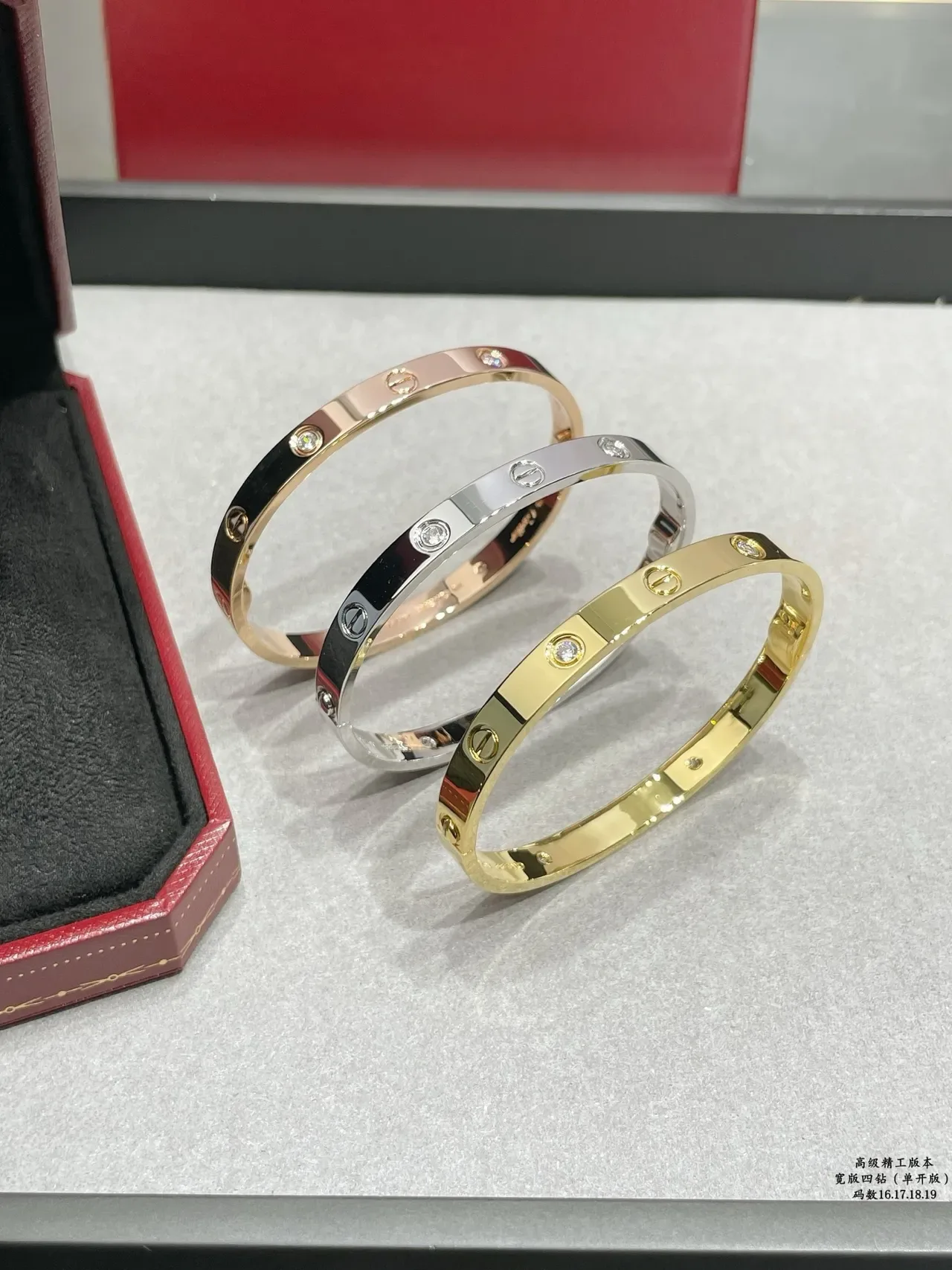 Bracelet Cartier Love Large à Quatre Diamants Motif Vis 6