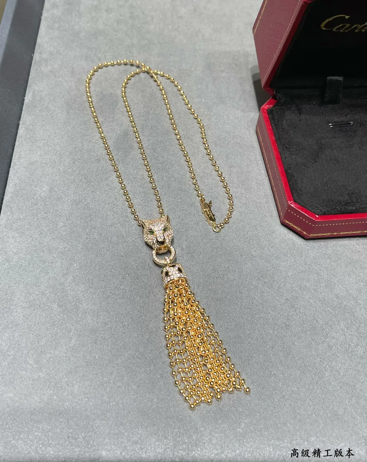 قلادة Cartier Panthère de Cartier تاسل فضي وذهبي 6