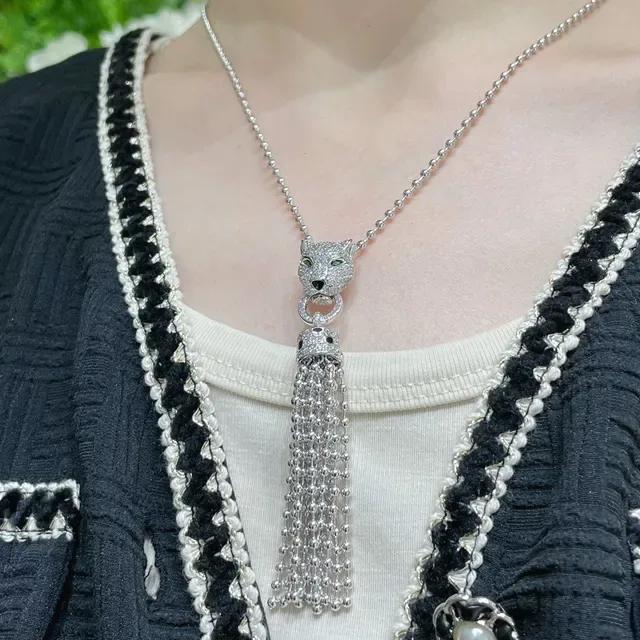 قلادة Cartier Panthère de Cartier تاسل فضي وذهبي 8