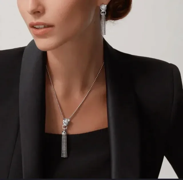 قلادة Cartier Panthère de Cartier تاسل فضي وذهبي 9