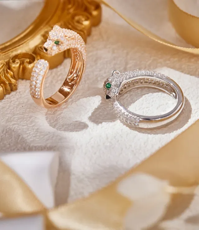 Cartier Panthère Panther Head Pavé Diamond Emerald Eye Open Ring 3