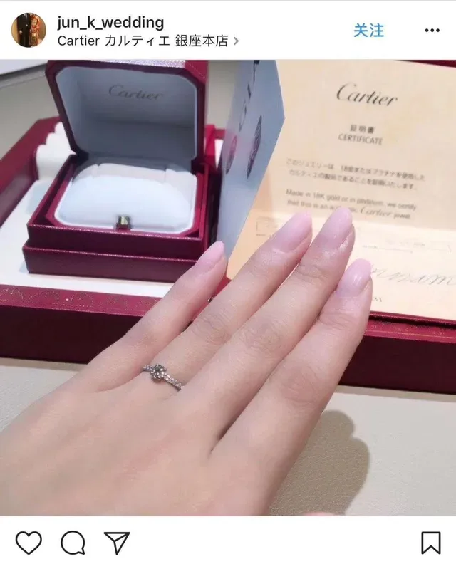Cartier রূপালী স্বচ্ছ সোলিটেয়ার সেন্টার স্টোন পাভে-সেট ব্যান্ড রিং 3