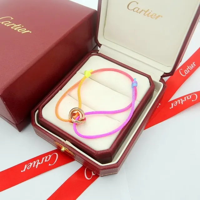 Cartier Trinity Bracelet en Cordon Rose 5