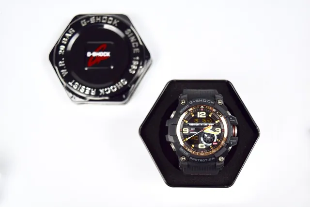 Casio G-Shock GA-100 काला और गोल्ड खेल का घड़ी 4