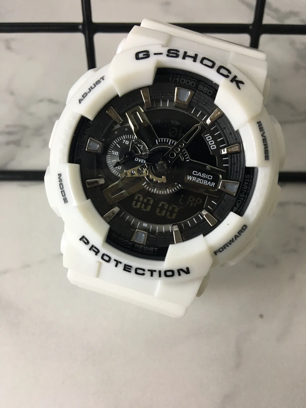 Casio G-Shock GA-100 सफेद और काला खेल घड़ी 2