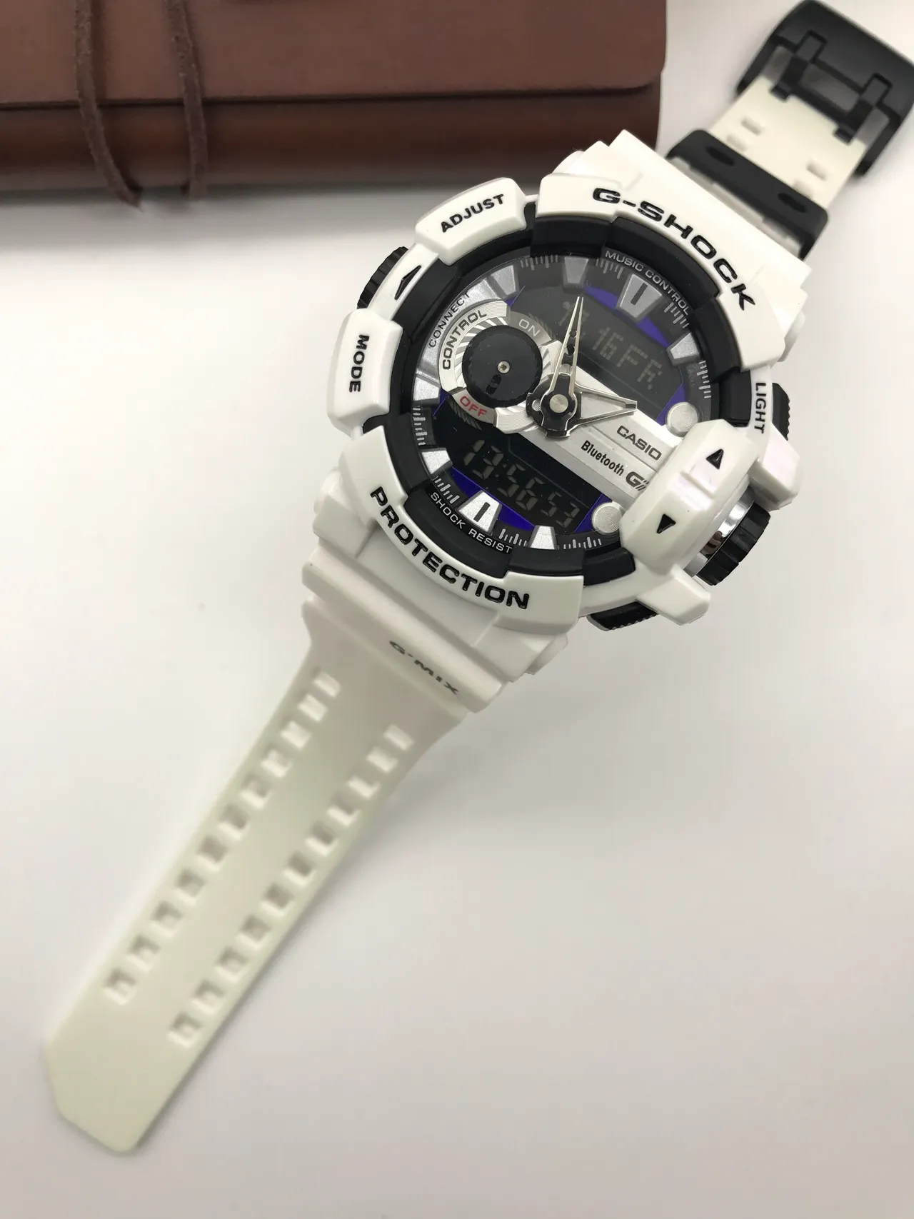 Casio G-Shock GA-2100 G-Mix Montre de Sport Blanche et Noire 4