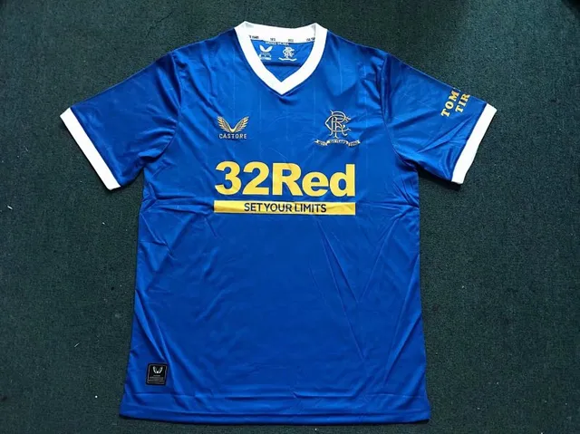 Castore Rangers FC 150 عام ميلاد أزرق ذهبي V-Neck Jersey 2