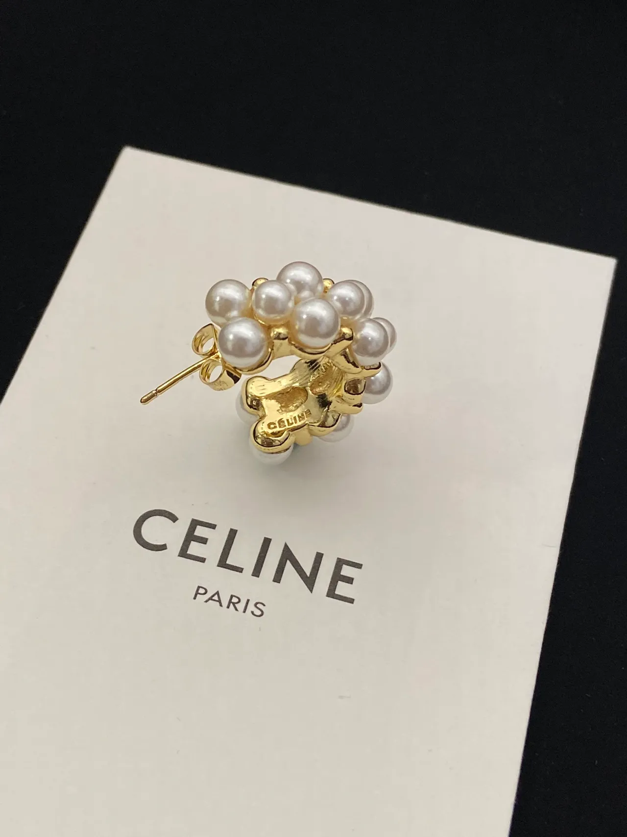Celine মুক্তা সজ্জিত সোনালি হুপ ইয়াররিংস 2