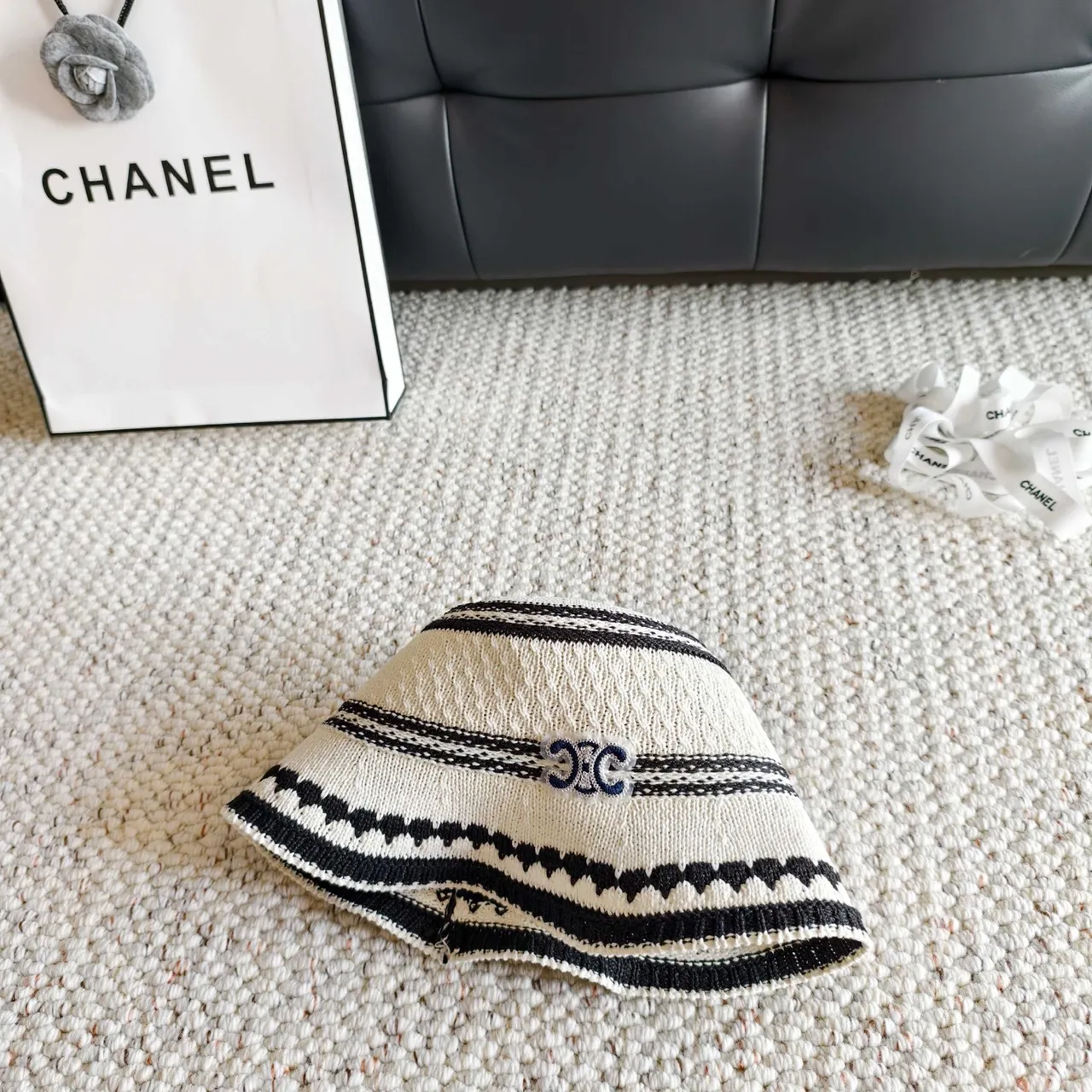 Chanel 米色黑色针织条纹桶帽 2