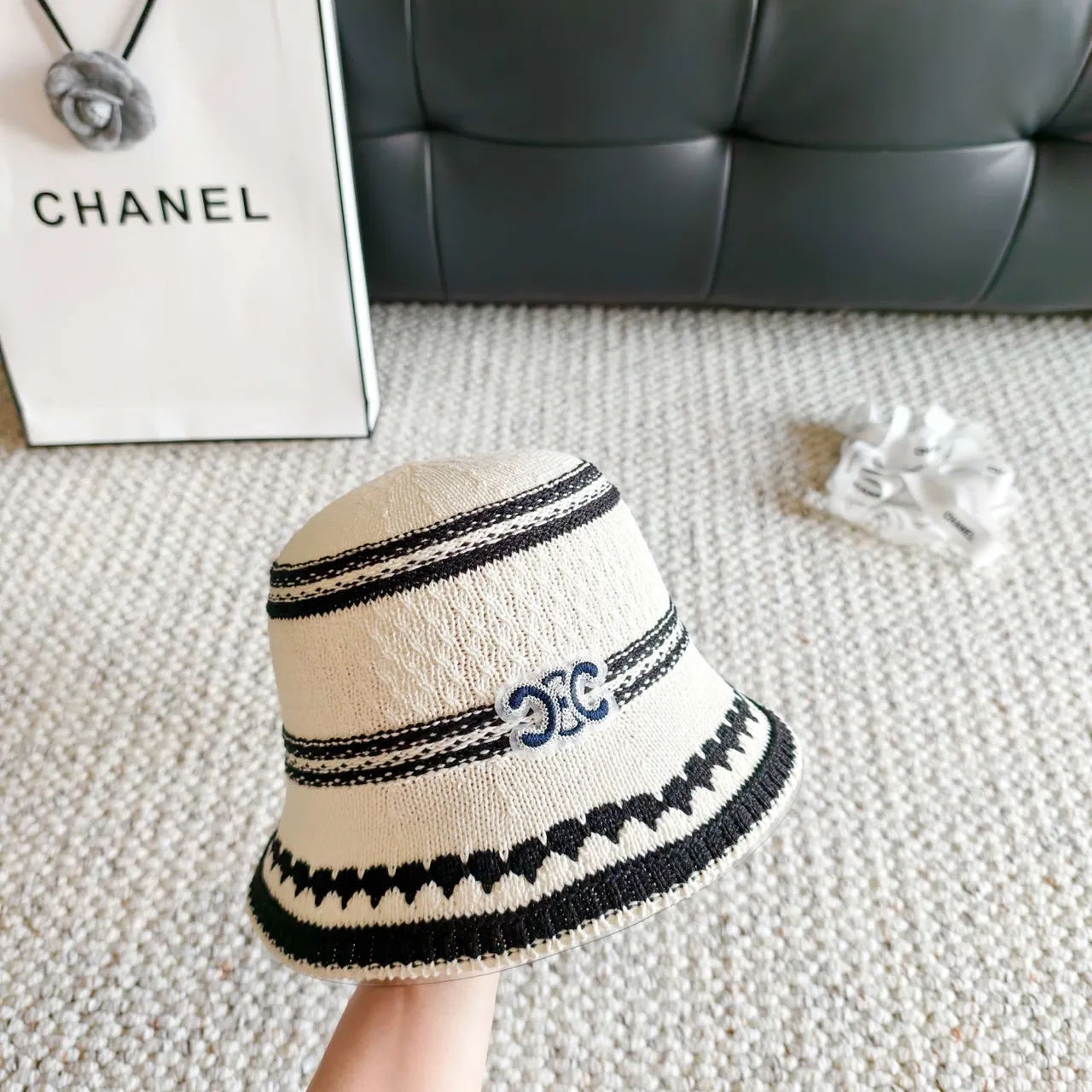 Chanel 米色黑色针织条纹桶帽 4
