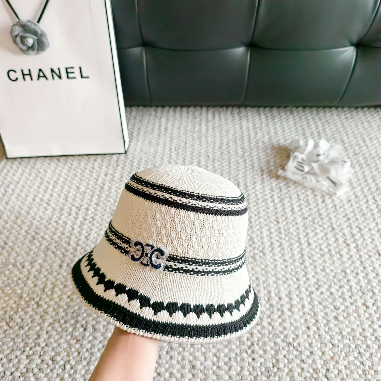 Chanel 米色黑色针织条纹桶帽 5