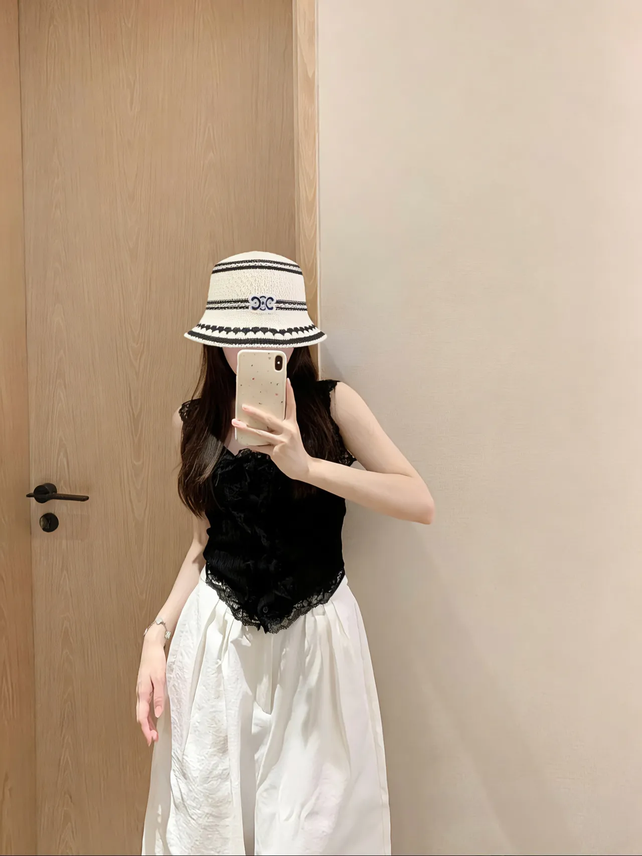 Chanel 米色黑色针织条纹桶帽 8