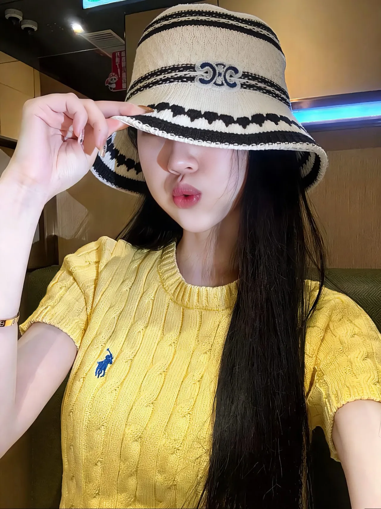 Chanel 米色黑色针织条纹桶帽 9