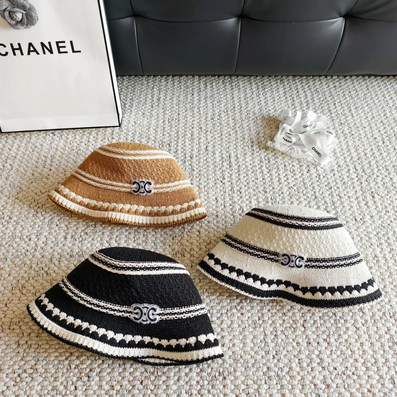 Chanel 米色黑色针织条纹桶帽 11