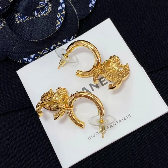 Chanel फैंटासि जुएলरी Gold-Tone Lion CC हুপ ইয়ারিংস 6
