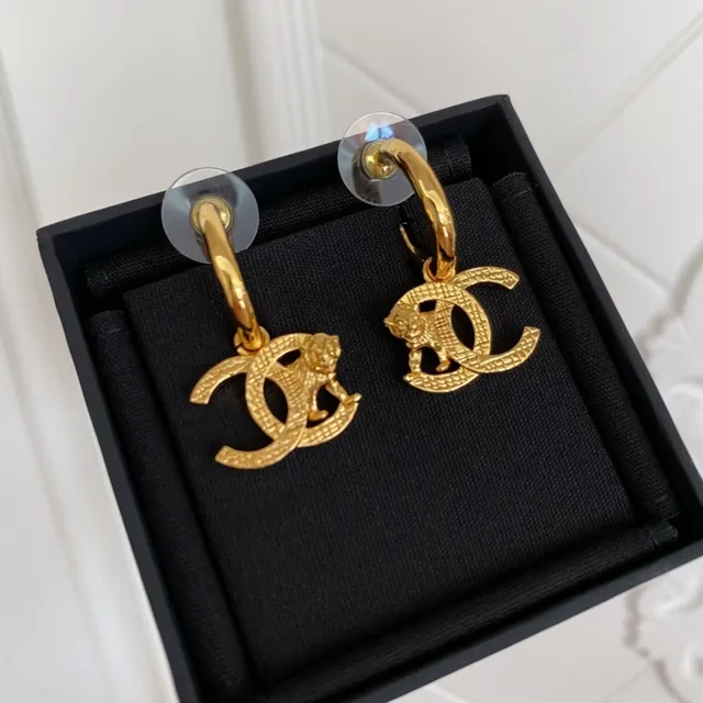 Chanel फैंटासि जुएলरी Gold-Tone Lion CC हুপ ইয়ারিংস 8