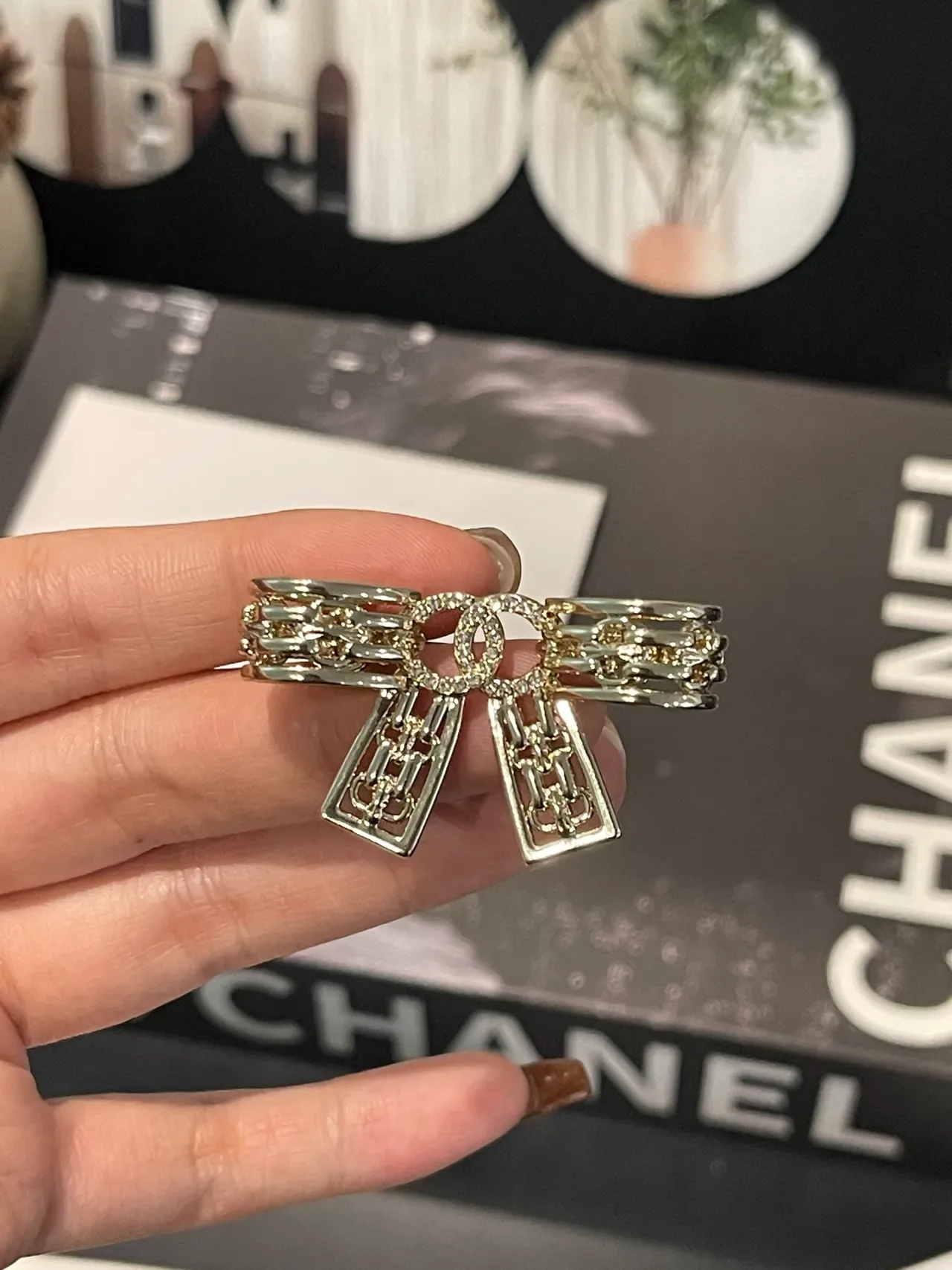 Chanel Bow Brooch Silver-Tone Crystal-Embellished Brooch 2