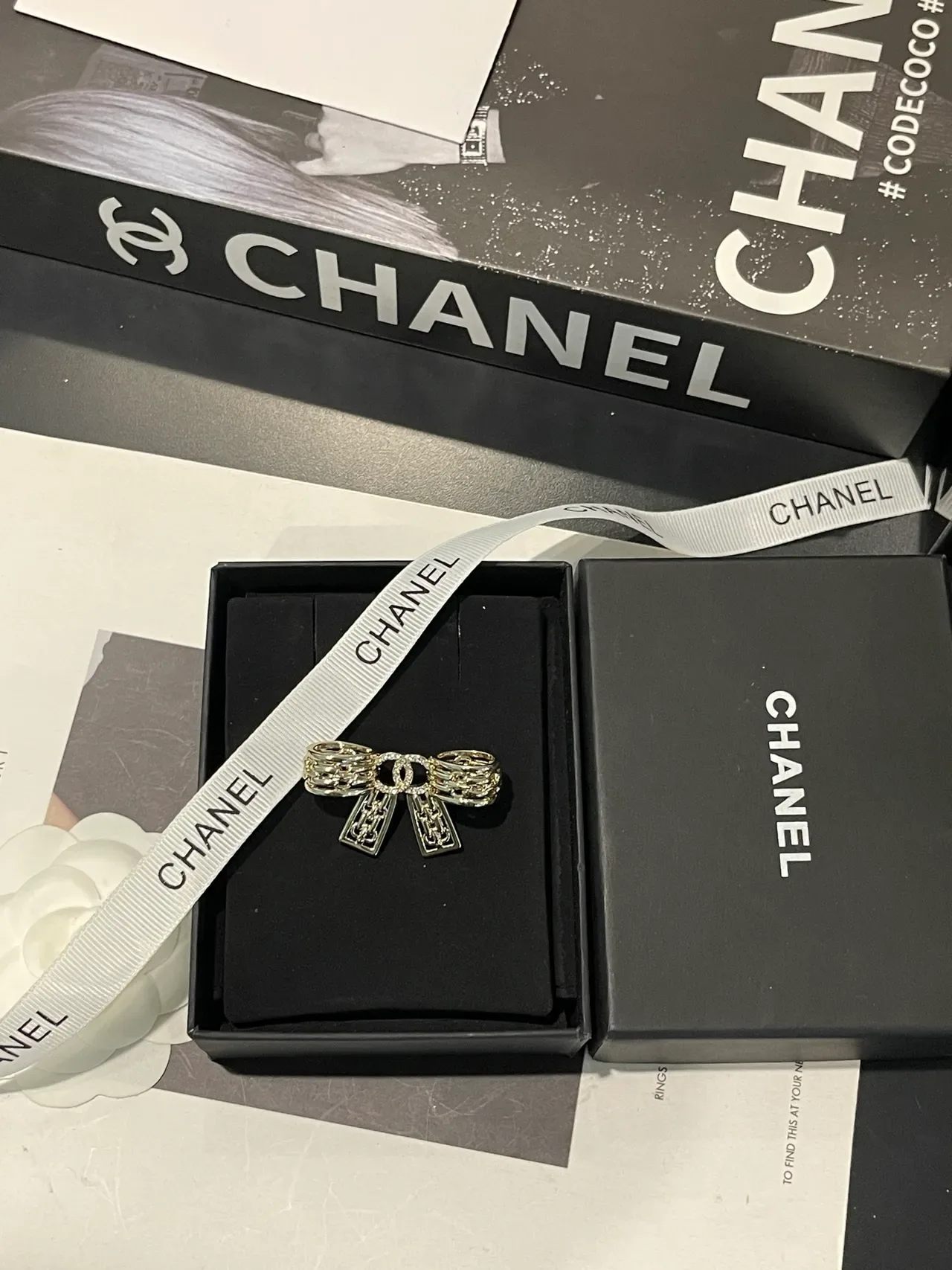 Chanel Bow Brooch Silver-Tone Crystal-Embellished Brooch 7