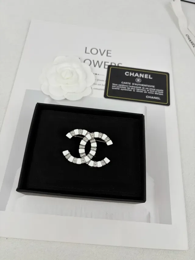 Chanel CC Brooch White Enamel and Crystal-Encrusted Links Brooch 2