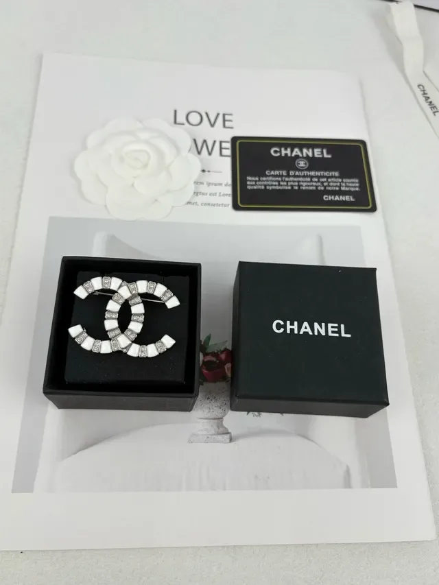 Chanel CC Brooch White Enamel and Crystal-Encrusted Links Brooch 3