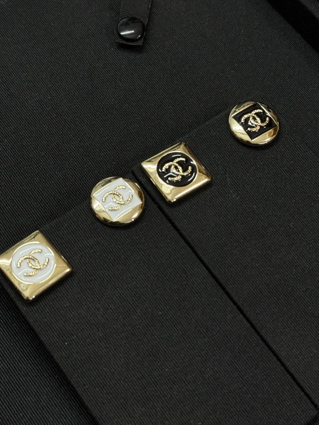 Chanel CC Enamel Button Black Tailored Blazer 9